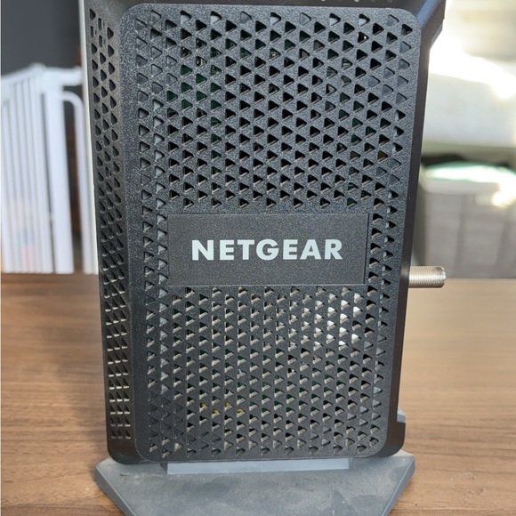 NETGEAR Black Cable Modem - Picture 8 of 11